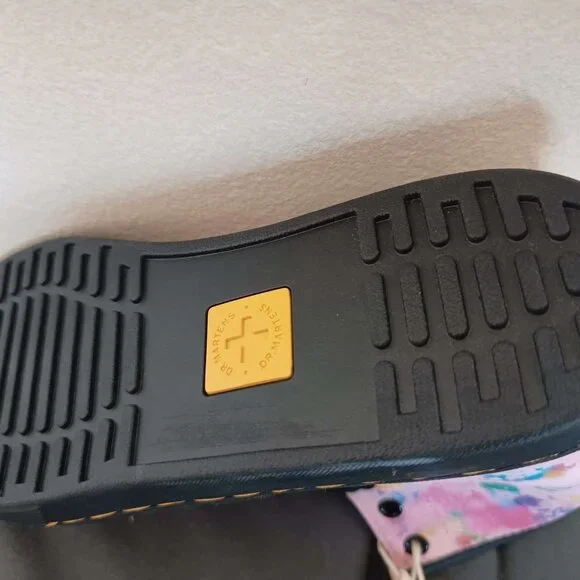 NWT SIZE 6 Dr. Martens Women's Sheridan 'Pink Rainbow Burst' Boots - Picture 9 of 10